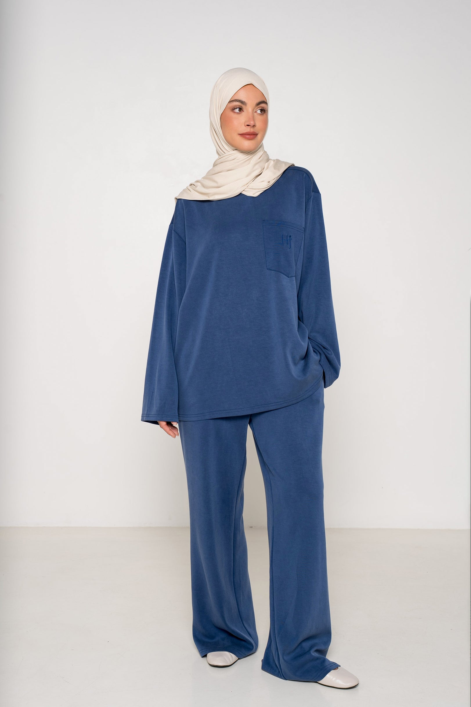 Tenue de sport modeste