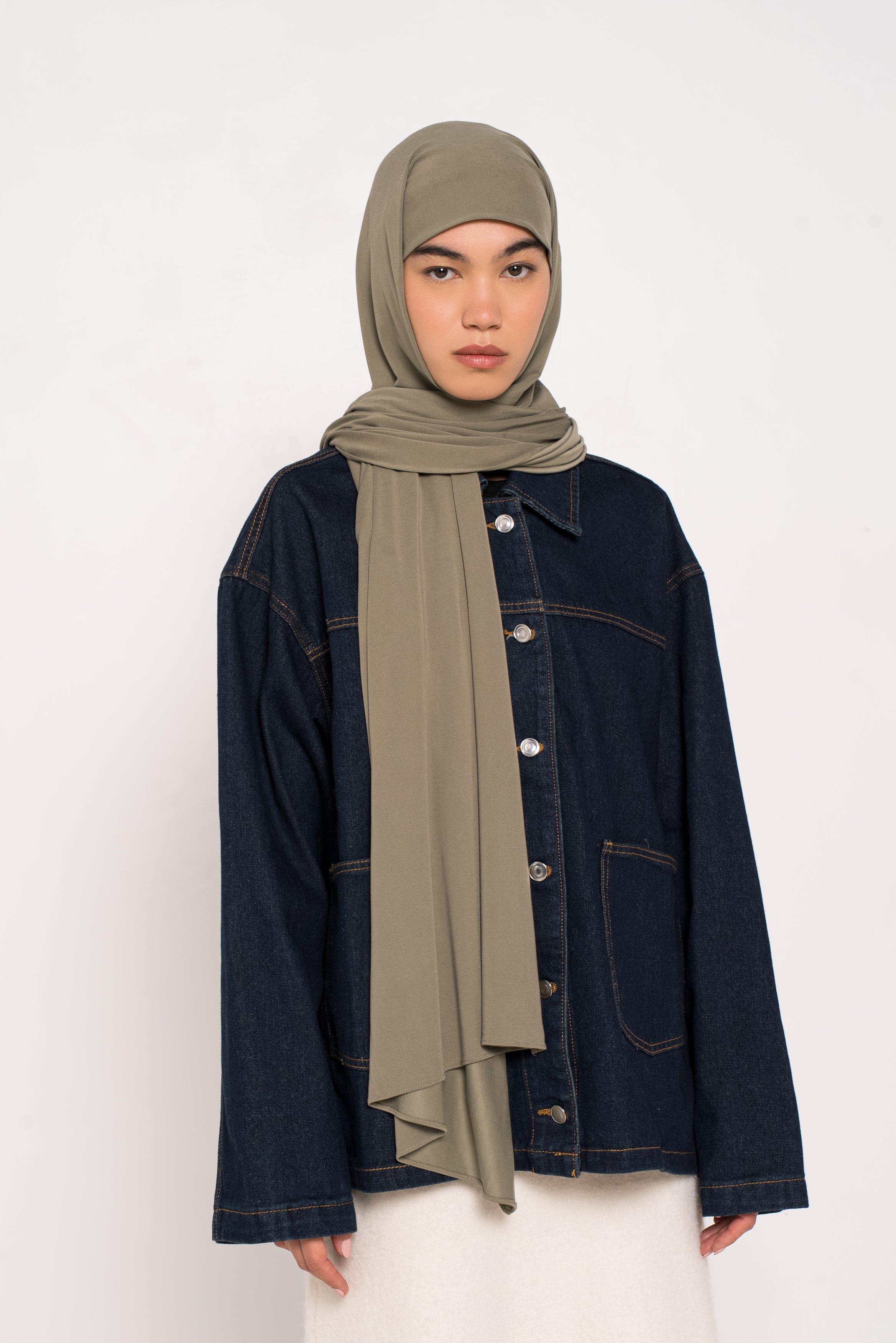 Veste en jean modeste